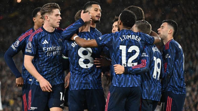 曝多数球员不满解雇阿莫林 12人发文感谢 4000万红星晒图嘲讽惹争议